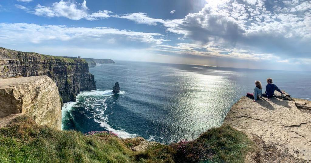 Lahinch -Beach -Surf- Hostel Buitenkant foto
