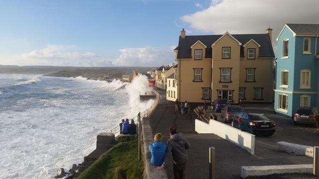 Lahinch -Beach -Surf- Hostel Buitenkant foto